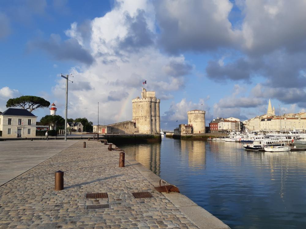 les tours de la Rochelle en bord de mer